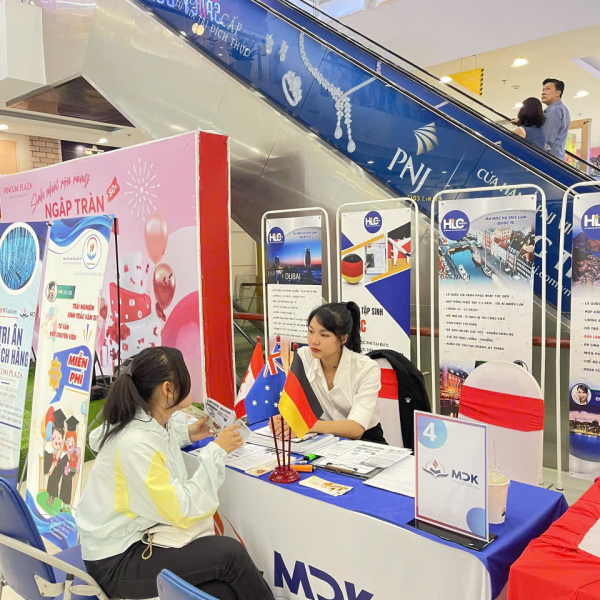 MDK-Trao Tặng 100 Suất Học Bổng và Trải Nghiệm Sinh Trắc Vân Tay Miễn Phí nhân dịp sinh nhật Vincom